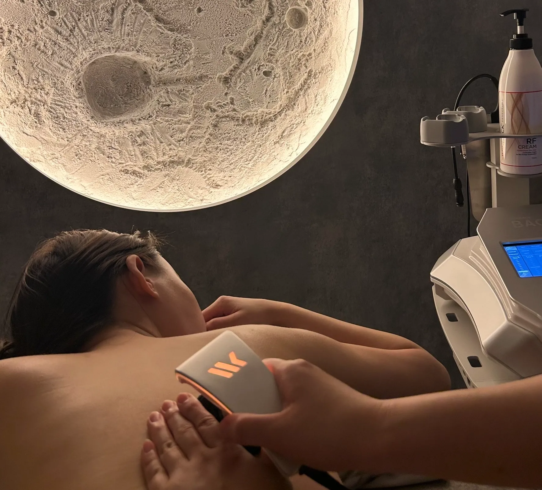 大阪堀江のエステREMOON WINBACK×月光浴トリートメント コース